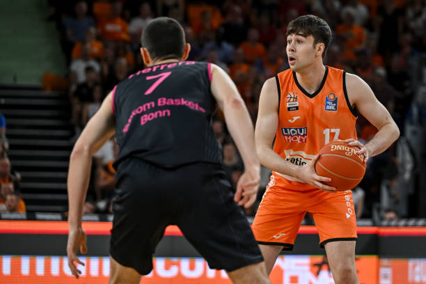 邱彪：球队发挥超出预期 摆正位置继续努力.