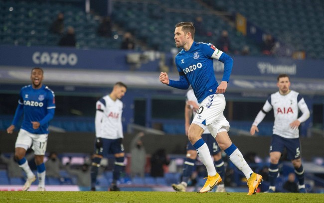 [图]艾维26+4浓眉37+9 活塞胜收获首次连胜.